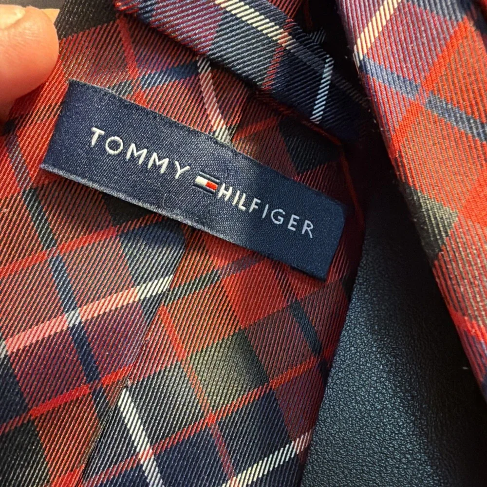 TOMMY HILFIGER Red Navy Blue Black Large Plaid Silk Classic Tie!